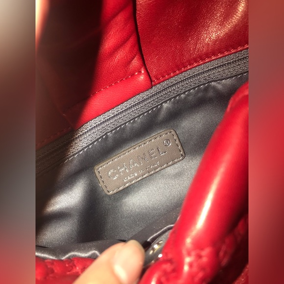 CHANEL HIDDEN CHAIN LOGO HANDBAG - Picture 7 of 8